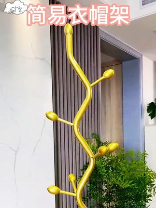 🤩家人们,我发现了一个提升家居气质的神器 有了它,每天出门前挑选衣服都像是在时尚秀场,生活的仪式感这不就来了嘛!#火南北轻奢挂衣架 #家居好物 #居家好物分享  #家居美学  #轻奢风