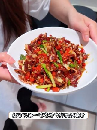 分享我们湖南人特别爱吃的腊脆骨,香香脆脆的,每一块都是嫩脆骨 夹着瘦肉,下酒又下饭