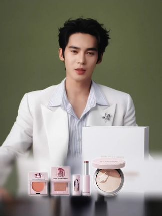 RC品牌代言人于适发福利啦!手慢无! 叮!您的明星好友于适已上线~ 📱 他不仅带来了RC的好气色,更带来了专属福利! 错过可就太可惜啦~~~ #REDCHAMBER #于适 #REDCHAMBER朱栈品牌代言人于适 #rc水晶眼影