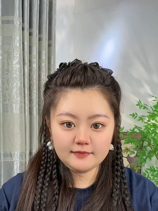 学扎头发的教程来了,头发少的姐妹快看过来,50岁也能轻松学会的发型!#简单好看发型 #女生发型 #美出高级感 #发型教程 #增加发量