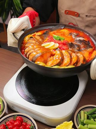 吃一口想三年,老人小孩都爱吃,酸爽可口,整条鲜鱼火锅无小刺 #好吃不贵经济实惠