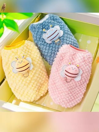 真没想到这个价格到手的蜜蜂绒衣居然这么好看!面料软糯亲肤超级舒适,猫咪狗狗都可以穿#猫咪衣服  #宠物衣服  #萌宠好物  #狗狗衣服  #保暖又好看 @@DOU+好生意