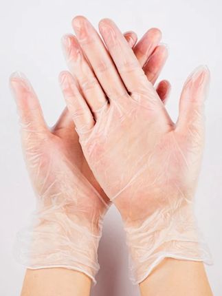 家里的一次性手套最好是买这种标注了食品用的啊,这是质量好的不得了的pvc手套,比起普通手套一扯就破,他的这个怎么扯都不会坏。比起松垮了橡胶手套,他戴上可服帖了,毫无存在感,就像直接在用手干活拍中号的,适合大部分女生用。