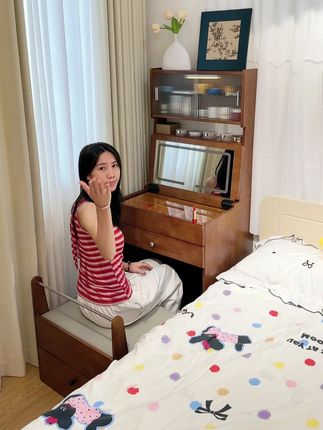 小卧室显大的秘诀就是:60厘米实木翻盖梳妆台 #梳妆台 #小户型梳妆台 #翻盖梳妆台 #实木梳妆台 #梳妆台系列
