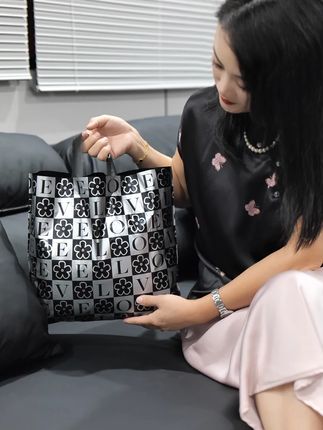 一件也是批发价!#源头好货 #自产自销 #服装袋厂家 #服装店专用袋子