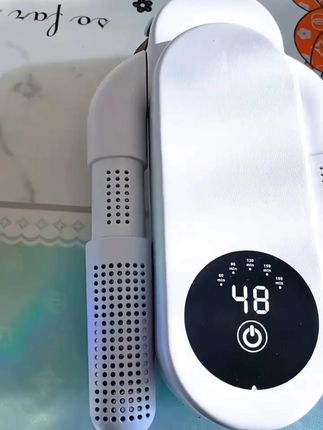 秋冬天鞋子洗了干的慢,时间长了还容易沤出味道,有了烘鞋器方便多啦~#烘鞋器