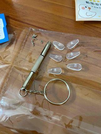爱思珂达通用型眼镜硅胶气囊鼻托防压痕眼镜鼻托舒适眼镜替换鼻托 #眼镜气囊鼻托#鼻托#戴眼镜#眼镜鼻托#眼镜鼻托贴@DOU+小助手@DOU+上热门