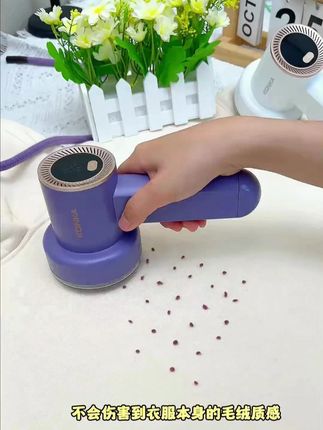 康佳锡剃毛球机。 小巧机身, 加大剃毛刀头, 两三下剃干净一件衣服。 #毛球修剪器 #去毛球神器 #好物推荐 #回购率超高 #好物种草