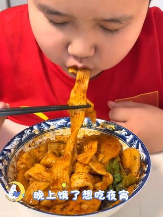 #甘肃天水麻辣烫 真的绝了 ,好吃的停不下来,再也不用大老远跑去甘肃吃了,爆香爆辣在家几分钟就能搞定!#灵魂辣子 #流汁宽粉 #鲜香麻辣速食夜宵美食