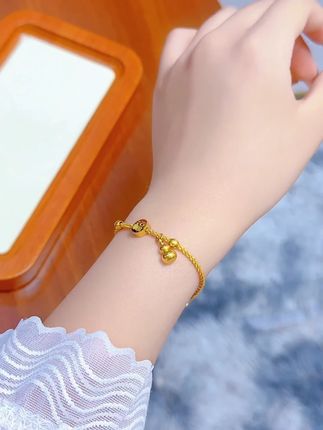 钛钢手链 复古金色钛钢女款气质饰品轻奢小众民族风葫芦百搭简约 普普通通的你,也值得被万般宠溺,生活再好也不妨碍你越来越好#葫芦手链 #精致女人必备 #饰品分享 #网红爆款饰品 #时尚饰品