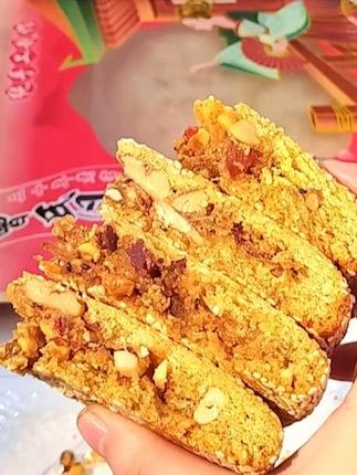 那两年的味道,童年的回忆。#月饼 #曾氏 #老式五仁月饼 #还没到中秋就馋月饼了