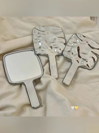 #好物推荐 家居用品 有点小高级~ins 风银色镜子手柄镜子迷你手持便携手拿化妆镜水波纹 #ins 风银色化妆镜 #迷你手持手柄镜 #水波纹便携镜子 #手拿化妆镜
