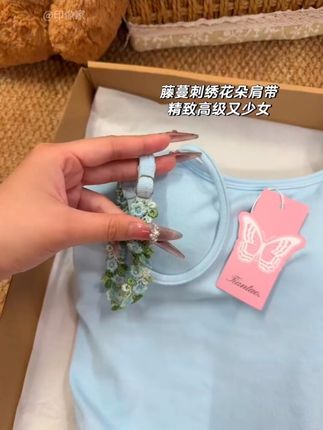 真的太美了🌸好有氛围感的花朵肩带吊带!上身好甜#约会穿搭#甜美穿搭#夏季新款#吊带背心#少女感夏日ootd