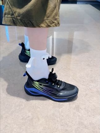 给小朋友买运动鞋就选 361°!防滑耐磨鞋底操场随便造,透气舒适不闷脚,轻便舒适跳高不费力,穿脱方便旋钮一拧就好!#童鞋好物推荐 #软底软面穿上超舒服 #好鞋推荐 #透气舒适 #好穿不累脚