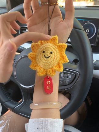 纯手工小太阳车挂,包挂,软萌到我心了,而且寓意满满~ #手工diy#手工挂饰#钩织车挂#钩织挂饰挂件#手工钩织