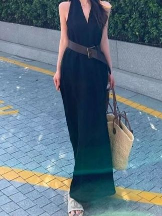 法式气质v领无袖挂脖连衣裙女夏季度假风宽松背心裙子显瘦a字长裙#ootd穿搭 #穿出高级感 #夏季新款 #约会通勤都拿捏的长裙推荐 #今天穿什么