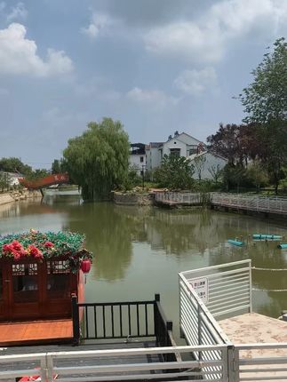 一套数据线基本能解决充电问题,安卓苹果都可以,平板美容仪刮胡刀也都可以!低温快充!