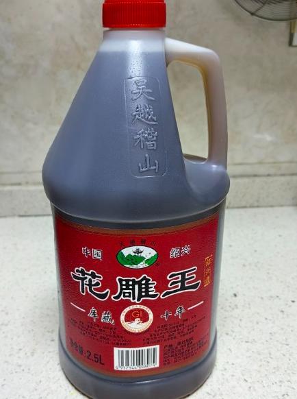 花雕酒的用途当做料酒,米酒来用,给肉焯水,煮鱼,爆炒,炖肉,都是非常去腥增香,又没有料酒那种很重的味道!#料酒 #花雕酒 #好物推荐 #家常美味家常菜 #厨房好物