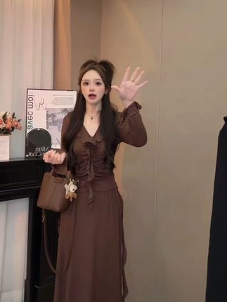 纯欲褶皱收腰显瘦长袖T桖上衣高腰长裙早秋新款女装两件套#显瘦遮肉 #品质女装 #优雅知性 #女人味穿搭 #穿出高级感
