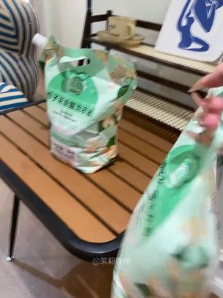 就用这个栀子花洗衣液,到手6斤才这个价泡沫丰富去污好,配料干净母婴可用#洗衣液 #超便宜超划算 #栀子花香洗衣液 #无荧光增白剂