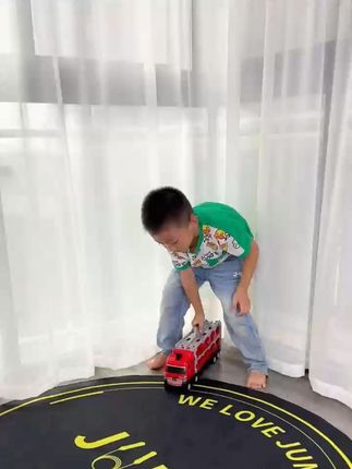 娃的新宠诞生!弹射轨道车 “弹射” 那一下,我都忍不住抢着玩 #儿童玩具 #玩具车 #弹射车玩具 #玩个很新的东西 #弹射轨道车