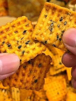 要说锅巴,还得是桑坡手工锅巴呀,酥酥脆脆的巨好吃! 平时嘴馋,追剧时光来一包#好吃到停不下来 ,关键现在这价就能到手4包,马上就到国庆假期了,赶紧把你的游玩追剧解馋小零食准备好吧!#零食推荐 #追剧小零食 #越嚼越香 #锅巴