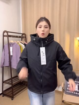 【加厚加棉】冲锋衣女春秋季短款外套运动新款爆款夹克女上衣 #冲锋衣 #短款 #加棉 #爆款