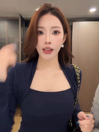 2025新款纯欲甜辣风紧身梯领长袖T恤女秋冬显瘦内搭#今天穿什么 #品质女装 #显瘦 #显白才高级 #通勤搭配