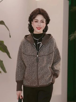 小宝~阿姨推荐一件给妈妈买给婆婆买永远不会出错的外套!#30年资深老裁缝蒋阿姨 #专业做妈妈装的蒋阿姨 #专业做中老年女装的蒋阿姨