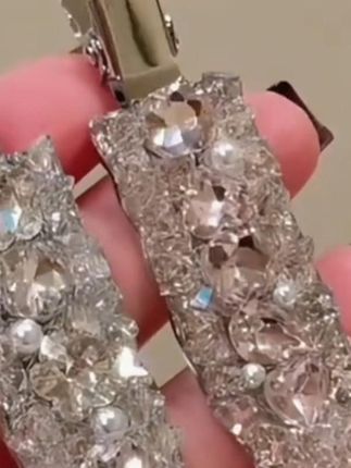 Daby杨颖同款水钻满钻发夹侧边夹精致高级感无痕鸭嘴夹bb夹 莓果奶泡发夹,时尚重工水钻无痕夹,女2025新款刘海侧边夹,发卡#头饰发饰  #发夹  #刘海侧边夹  #刘海夹  #无痕夹