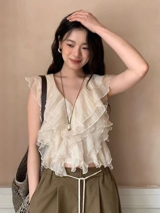2025夏季新款女装气质仙气荷叶边上衣高腰显瘦阔腿休闲裤两件套装#遮肉显瘦 #气质感穿搭 #小众设计感 #约会穿搭