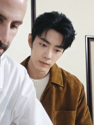 “对我来说,TOD'S是意式生活方式与意大利制造的代表,TOD'S Pashmy更是对品牌精髓的至高表达。” 聆听全球品牌代言人@肖战 的悉心讲述,溯源#TODSPASHMY 系列从珍贵轻柔的皮革甄选,至最终精裁成型的匠心之旅,体会#TODS匠心智造 所诠释的奢适新境。