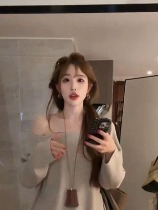 秋冬新款斜肩蝙蝠袖针织T恤女百搭慵懒宽松显瘦设计感长袖上衣 #针织T恤# t恤穿搭 #宽松版型# 长袖t恤 #品质女装