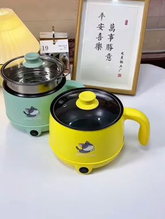 我家平时常用的多功能#小电锅 蒸煮煎炸焖炖炒样样精通,还#不粘锅 关键质量也非常好#电煮锅 #厨房小家电