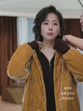 柔光真丝乔绒90白鹅绒短款圆领羽绒服,柔软舒适,时尚大牌范 #Diva女孩 #柔光真丝乔绒 #90白鹅绒 #短款圆领羽绒服 #穿出高级感