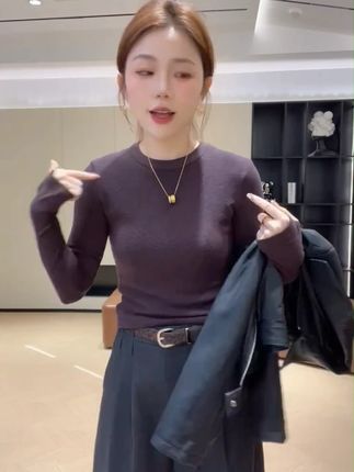 显瘦圆领简约纯色百搭长袖打底衫女2025新款秋冬内搭时尚修身 #秋冬新款#长袖T恤#打底衫#显瘦穿搭 #气质穿搭 @DOU+小助手