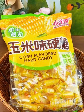 这款玉米硬糖包装简单又经典,拆开就能闻到熟悉的玉米香,含在嘴里不会觉得甜得发腻,日常当小零食特别合适#休闲零食 #这也太好吃了 #玉米糖#糖果 #儿时记忆