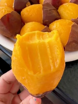 你们见过哪个红薯能烤出糖油 #榴莲蜜薯  #轻食 #软糯香甜 #口感特别好 #吃货必备