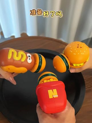 哇塞!既可以当陀螺玩也可以当飞盘玩~还是带发光的!这哪个小朋友收到不迷糊呀#儿童玩具 #陀螺飞盘#陀螺玩具