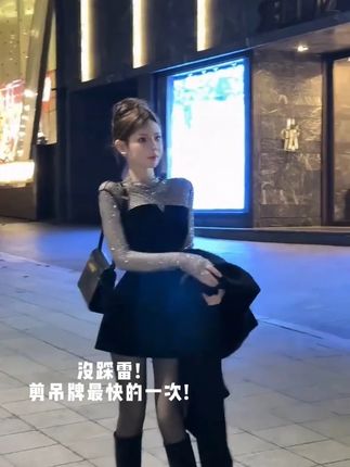 #张予曦毕雯珺真拍了红裙抱 #深情眼 #张予曦 #毕雯珺
