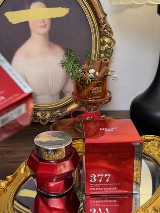不喜欢化妆,又经常熬夜皮肤蜡黄,斑斑点点多的,就用这款#贵妇膏 提亮肤色不假白,滋润还养肤#不做黄脸婆