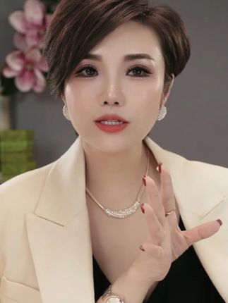 铜合金合成锆石项链 欧美闪钻月牙条纹项链轻奢高级感锁骨链颈链 #铜合金合成锆石项链 #欧美闪钻月牙条纹项链