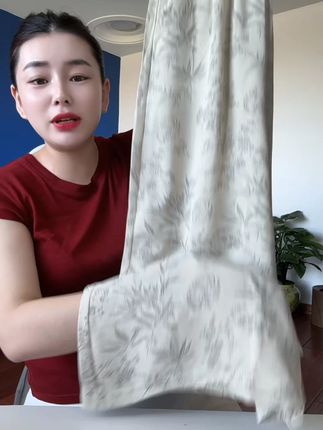 姐妹们,就这款上身嘎嘎显瘦的七分裤裙给你们福利价上一款碎花裤裙,质量真的老好了,相中的姐妹拼手速了#碎花裤裙 #好物分享 #源头工厂