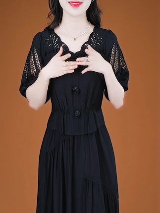 生活不是战场,无需一较高下,生活也不是选秀,何需互相攀比,生活就像一杯白开水,冷也好,热也罢,适合自己就好。#显瘦穿搭 #洋气减龄