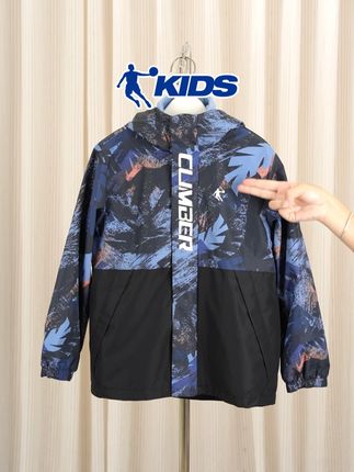 细节控妈妈爱了!乔丹外套的拉链丝滑不卡顿,娃自己就能穿脱 #潮童穿搭#儿童防风外套#面料柔软舒适#三防面料#儿童外套推荐