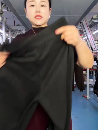 秋冬王炸女裤上新了!显瘦锁温,一裤穿出大长腿! 今年不买这条初秋羊绒升级窄版透气直筒裤亏大了!3D立体剪裁自带瘦腿滤镜,对腿不自信的姐妹也能秒变大长腿。 #女裤 #女装 #直通裤女 #穿搭 #羊绒裤 @女裤老王