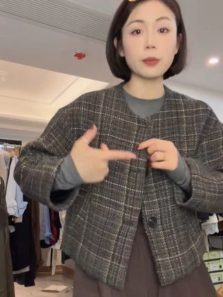 韩版千鸟格高级感短款毛呢外套女小个子呢子大衣夹克2025秋冬 【韩版千鸟格高级感短款毛呢外套女小个子呢子大衣夹克2025秋冬新款】#韩版千鸟格高级 短款毛呢外套 #小个子呢子大衣夹克 #2025秋冬新款