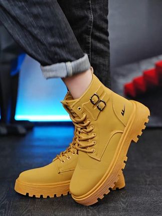 穿上它,每一步都踏出自信的鼓点! #晒晒我的秋日穿搭 #时髦又实穿的秋冬鞋子分享 #脚宽脚胖都可以 #大黄靴 #马丁靴