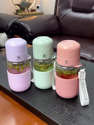 姓氏定制女神杯,单手一键开盖,便携车载家用超实用! #便携玻璃水杯 #车载家用杯 #单手开盖杯 #女神款杯子 #女神款玻璃