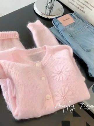 韩系甜美立体花朵粉色针织开衫女秋季新款设计感宽松显瘦百搭上衣#ootd穿搭 #高级感穿搭 #秋冬新款 #今天穿什么 #初秋第一套look